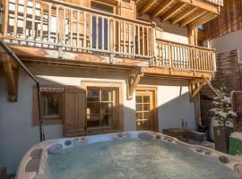 Cosy 4 bedroom chalet with hot tub (Chalet Velours), Hotel in Saint-Marcel