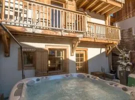 Cosy 4 bedroom chalet with hot tub (Chalet Velours)