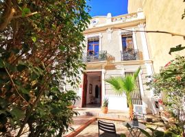 Portrait Boutique Guesthouse, homestay in Valencia