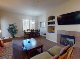 LV102 Upstairs 1 Bedroom Legacy Villas Delight, hotel with parking in La Quinta