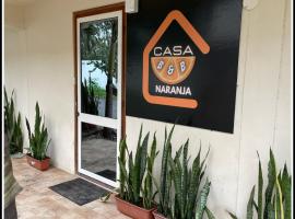 La Casa Naranja Bed and Breakfast, hotel v destinaci Olón