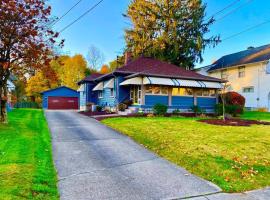 The Hollywood House, villa in Youngstown