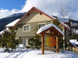 Aurora Townhomes by StayIn