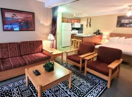 Horsethief Lodge by FantasticStay, hotel a Panorama