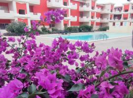 Sal service red moradias residence with pool, hotel com piscina em Santa Maria