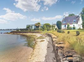 Awesome Home In Pont Labb With Kitchen, cottage in Île-Tudy