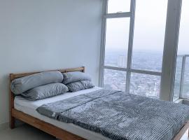 Studio Apartment at Puri Mansion West Jakarta, хотел с паркинг в Джакарта