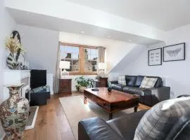 Luxury 3 Bed Royal Mile Apartment