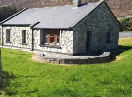 Kearneys Cottage, Dugort, Achill Island, County Mayo - 3 Bedroom Sleeps 6, holiday home in Bellanasally