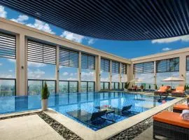 Luxury Beach Condo 5-star, Rooftop pool、ダナンのコンドミニアム