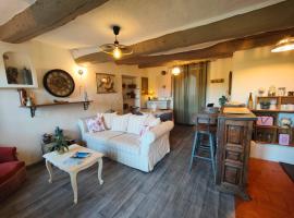 Maison ancienne romantique avec terrasse panoramique, casa de férias em Vaison-la-Romaine