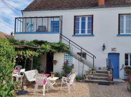 Les Noyers Monestois entre Cher et Canal de Berry, sumarhús í Mennetou-sur-Cher