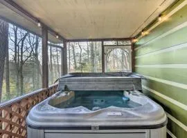 Woodsy Pigeon Forge Hideaway Private Hot Tub