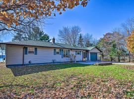 Charming Wausau Cottage On-Site Lake Access!, hotel v mestu Wausau