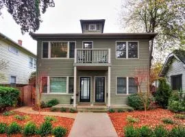 Charming 2Bed French Colonial Apartment in Desirable Midtown Sacramento