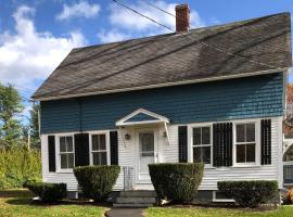 Kennebunk Home with Yard Less Than 1 Mile to Dock Square!, hotel in Kennebunk
