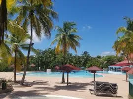 Caraïbes Apparts Resorts-Village vacance piscine 4 étoiles-Accès direct mer