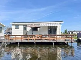 Lake Front Home In Breukelen