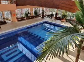 Aconchegante Apto de 2 Dormitórios no Centro de Gramado – c/Piscina Térmica
