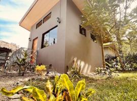 CASA NOIL, Beautiful Eco House near the beach!, departamento en Puerto Viejo