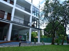 Eden Grand, hotel v Dambulle