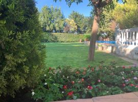 Casa con jardin, hotel en Albacete