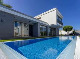 Luxury Villa Atlante con piscina climatiza privada, huvila kohteessa Santa Úrsula
