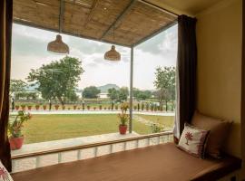 1br Cottage with Pool - Eagle's Nest by Roamhome, cabin in Udaipur