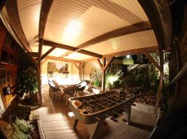 The Birdy Mountains Luxury Lodge 2, 230qm,Sauna,Entertainment, chal&eacute; alpino em Schlitz