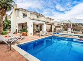 6 Bedroom Beautiful Home In La Herradura