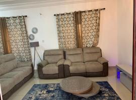 Cheerful 3 bedroom bungalow, Fatty Boulevard, nhà nghỉ dưỡng ở Madina Sey Kunda