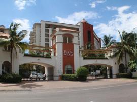2 Bed 2 Bath, plus one den at Playa Royale Condo 3508, Free WIFI, hotel em Nuevo Vallarta