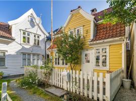 Charming Bergen house, rare historic house from 1779, Whole house, hotel near Fjordline Ferry Terminal Bergen, Bergen