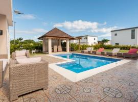 The Green Palms 5 Bedroom villa with pool / garden, holiday rental in San Felipe de Puerto Plata