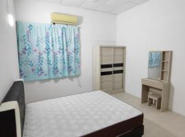 Gleneagles Peace Hostel, country house in George Town