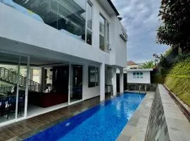 Platinum Yellow Bandung Villa 24 Pax Private Pool