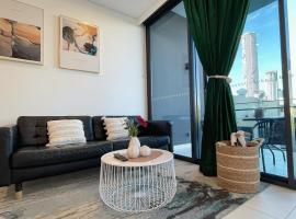 Lovely 2 Beds Apt with City View at South Brisbane
