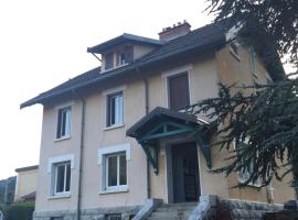 Sous les toits, by Refuges en ville, hotel in Bourg-Saint-Maurice