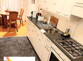 Large Apartment Bern City Centre، فندق سبا في برن