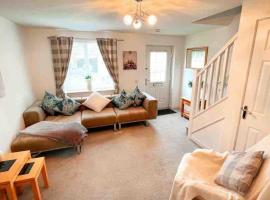 Loch Leven Getaway - 2 bed house, hotell i Kinross