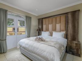 Caribbean Estates Villa Caylee - Ultra-Luxurious - Rimas Interiors Designs - Private Beachfront Escape - Premium serviced for 8 Guests โรงแรมในพอร์ตเอ็ดเวิร์ด