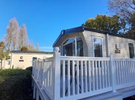 Family breaks at Rockley Park with Prosecco and a box of chocolates on arrival, holiday home in Poole