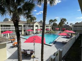 Newly Room in cozy hotel with Super location to the Parks, hotel en Kissimmee