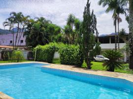 Casa com piscina em Aldeia Velha, hotel in Quartéis