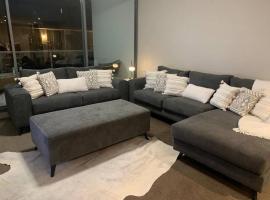 Homely Furnished 1 Bed Apartment by Shoreline with Pool, apartment in Sydney