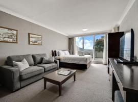 Horizons 201 - Lake Front Studio l Pool l Tennis Court l Bar l WiFi, hotel v destinaci Jindabyne
