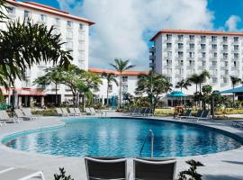 Crowne Plaza Resort Saipan, hotel v Garapanu