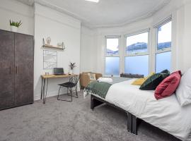 Private Room in a Shared Accommodation, hotelli kohteessa Norwood lähellä maamerkkiä Portland Place -katu