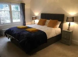 The Old Barn Marlborough, spacious grade 2 listed with parking