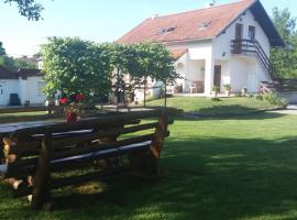 Guest House Family Dukić – hotel w mieście Rakovica
